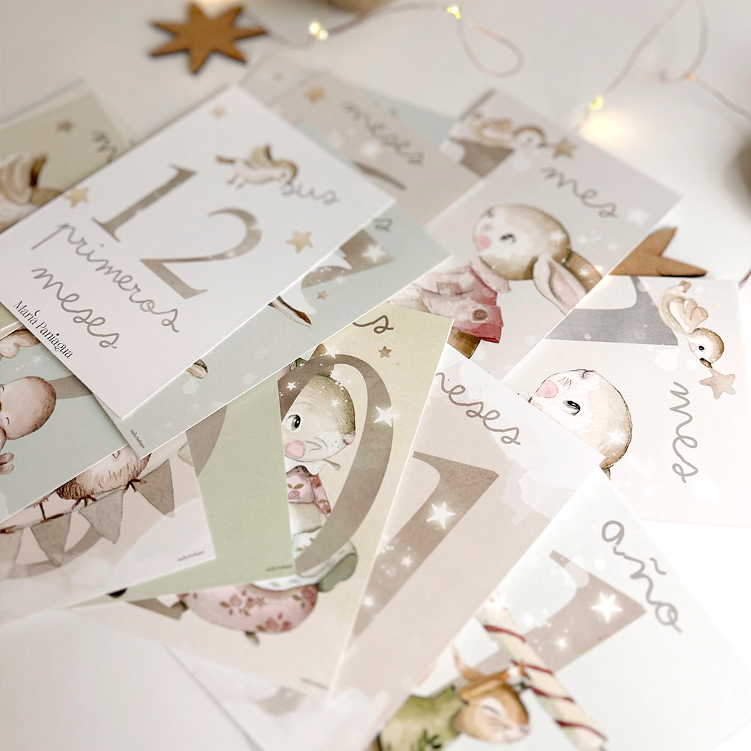 12 tarjetas cumplemes para recordar y celebrar sus doce primeros meses de vida. Podrás anotar todos los detalles de su llegada al mundo y sus primeros logros.
