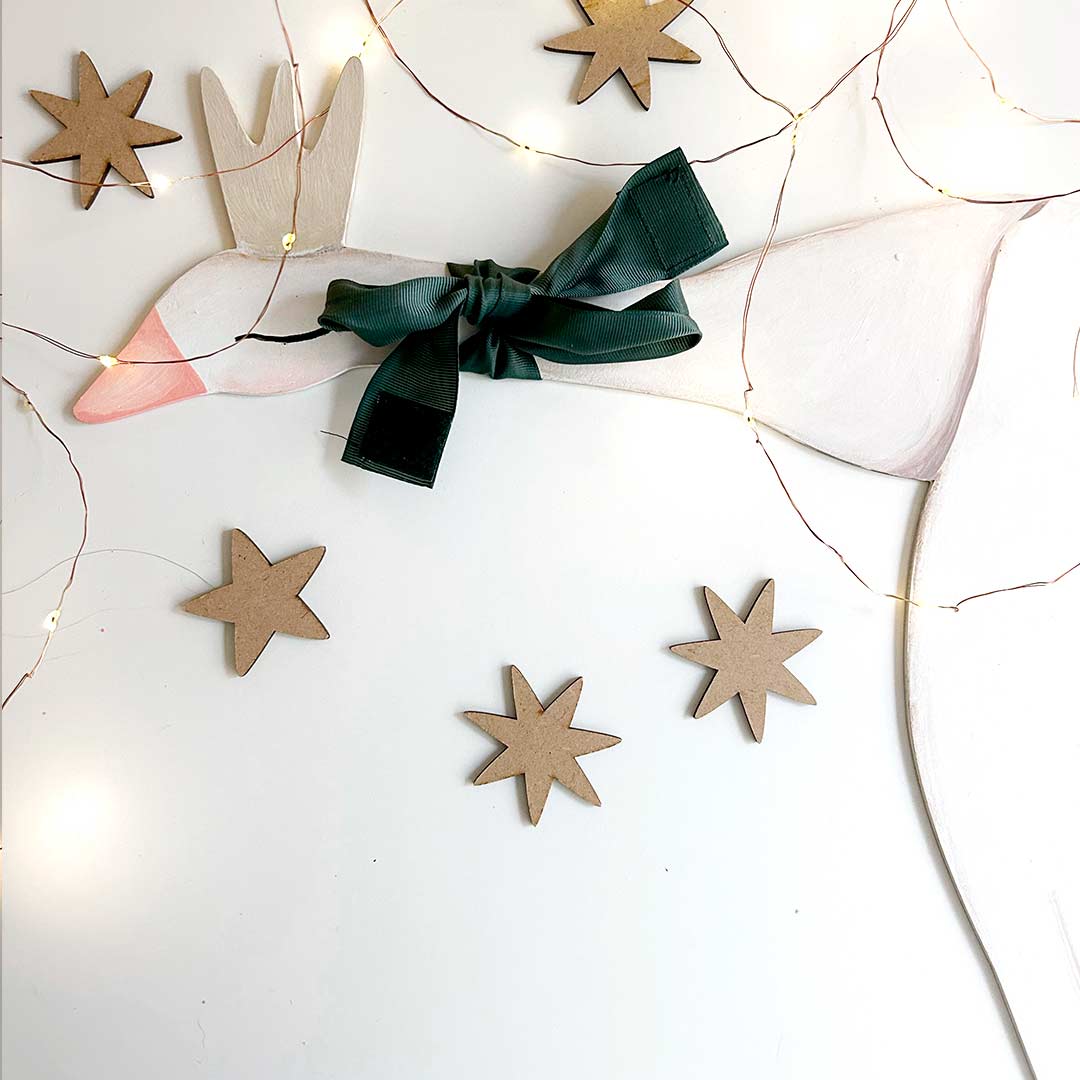 silueta de madera cisne